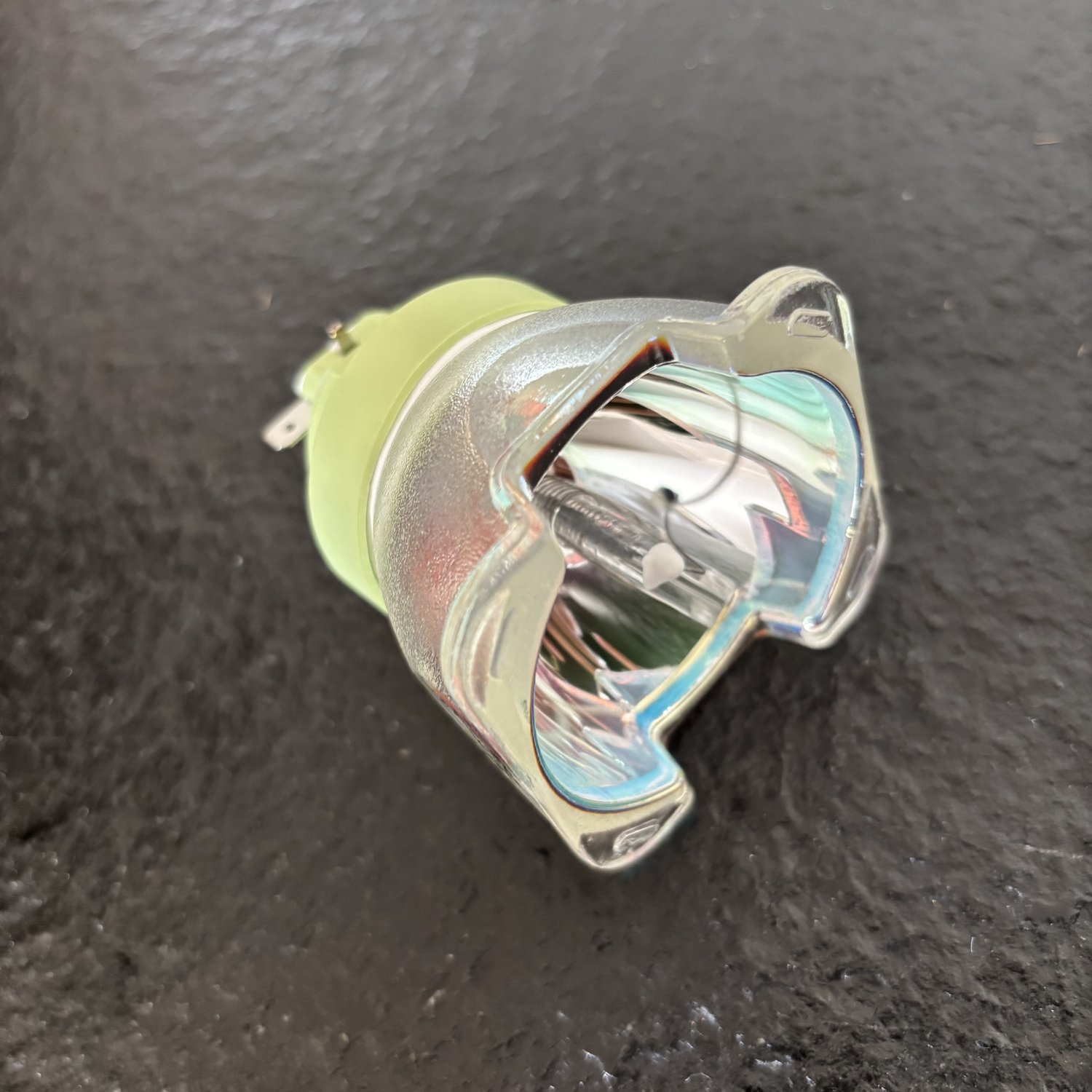 High-intensity discharge lamp used in professional beam fixtures