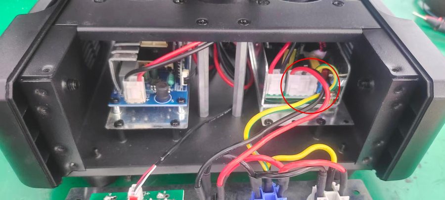 Red circle marking the 110-220V AC input socket
