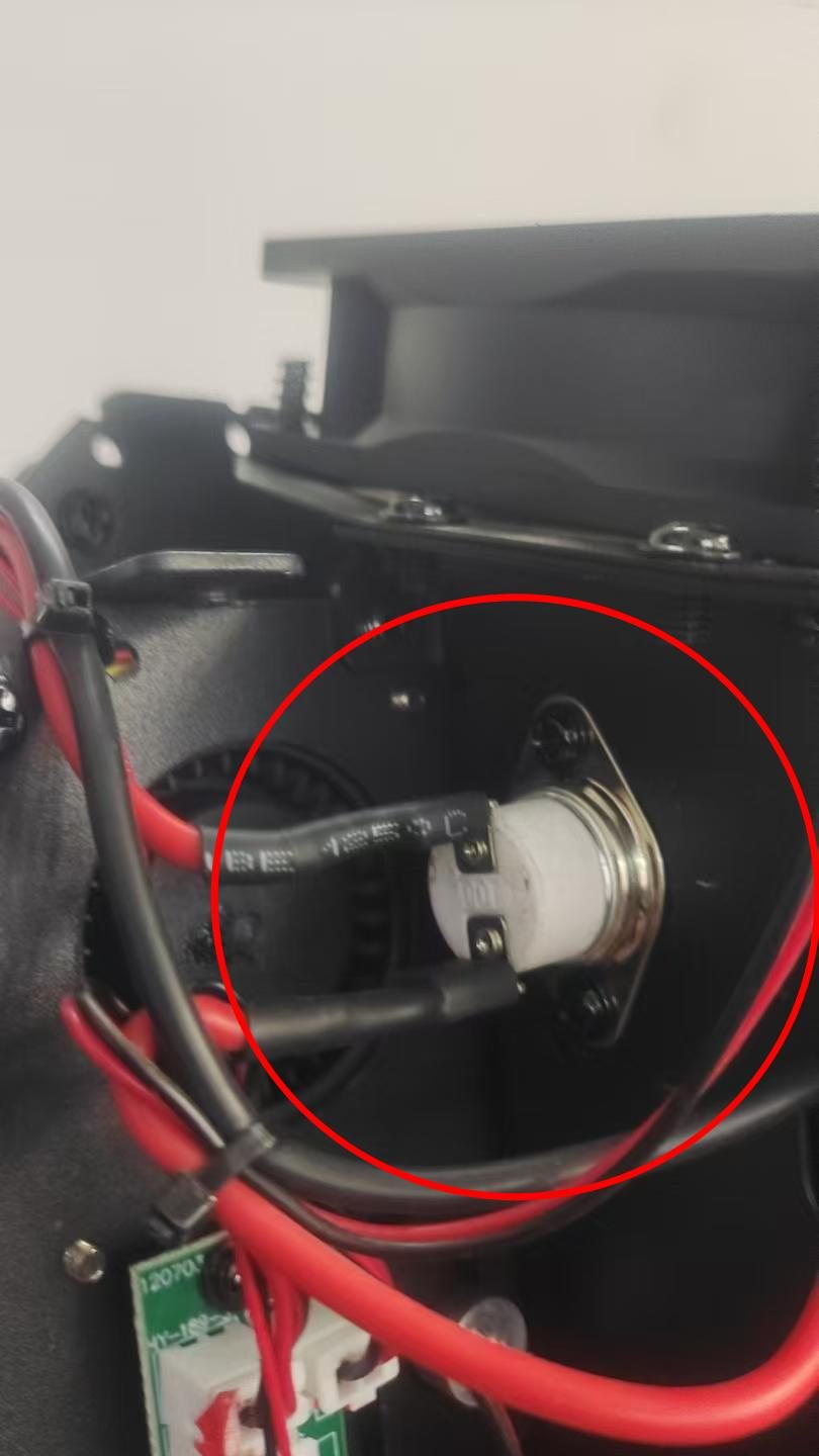 Red circle marking the 120 degree thermal switch in the lamp circuit