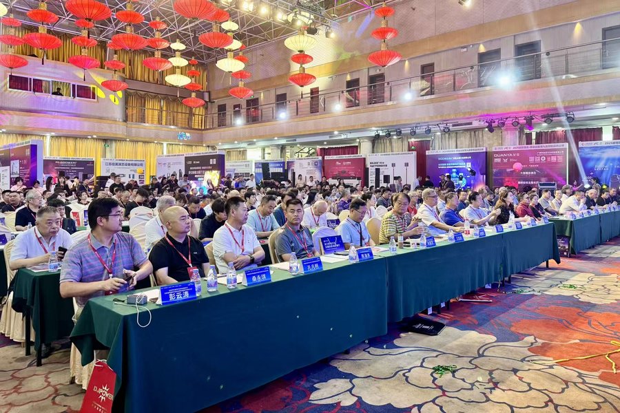A full hall at the 2026 HC360 industry conference